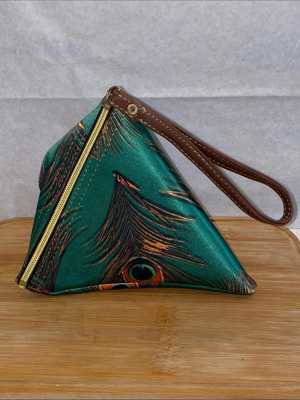 CHULA Peacock Feather Print Trianglr Wristlet Clutch - Green